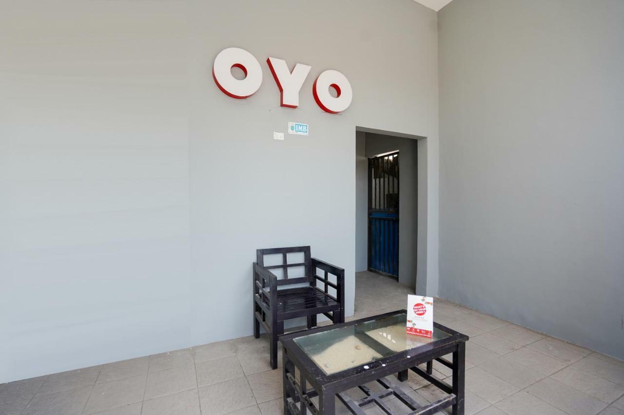 Oyo 1316 Mentari Family Homestay Проболинго Экстерьер фото