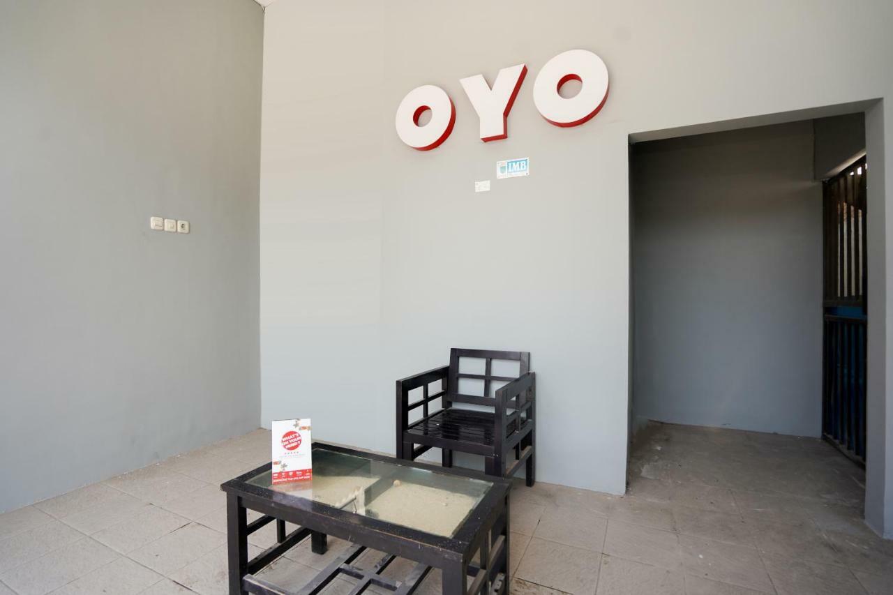 Oyo 1316 Mentari Family Homestay Проболинго Экстерьер фото