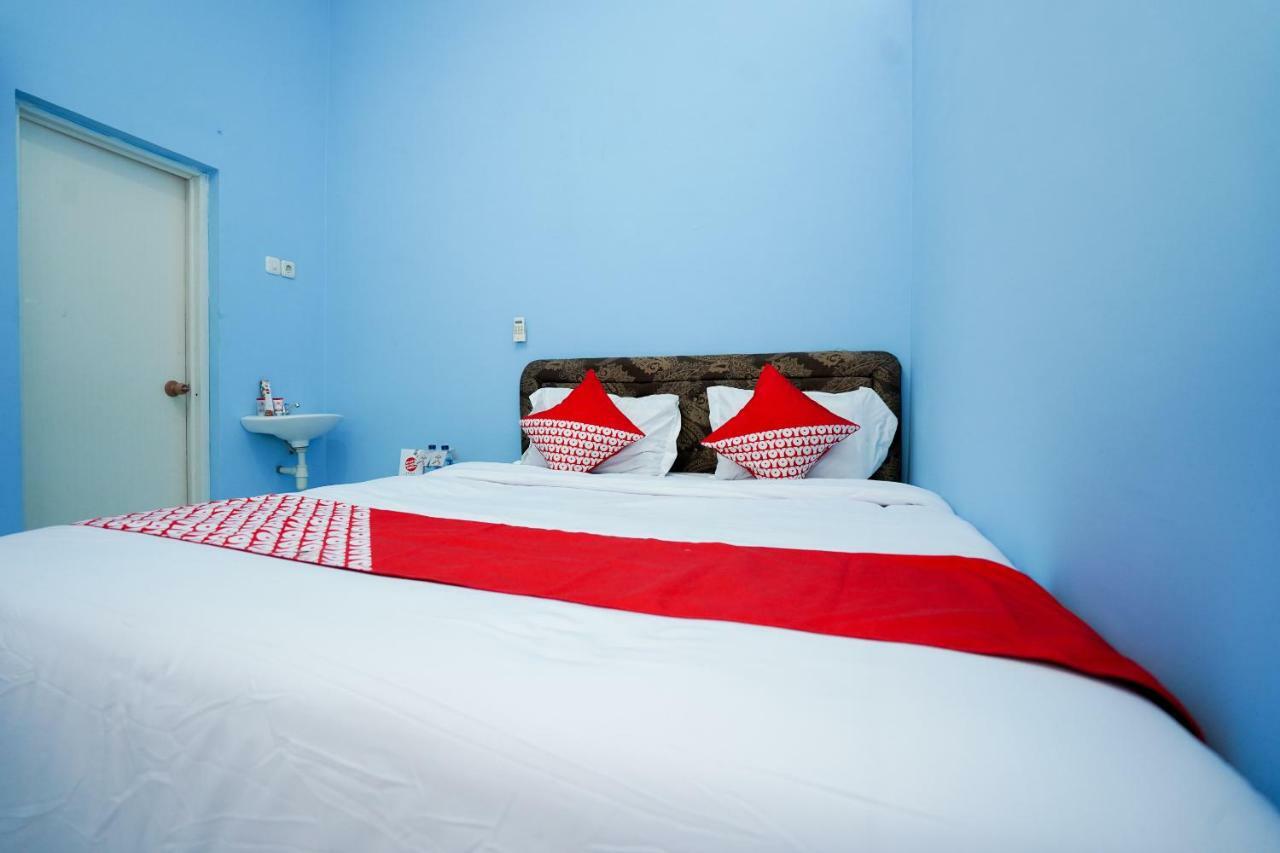 Oyo 1316 Mentari Family Homestay Проболинго Экстерьер фото